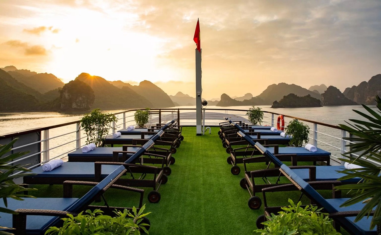 tiệc sông hồng