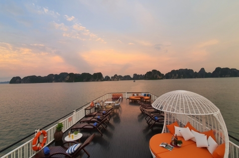 Du thuyền 5 sao LA REGINA DAY CRUISE – Thăm quan trong ngày