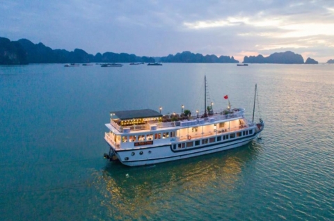 Du thuyền Hạ Long 4 sao Ruby Cruise 2 ngày 1 đêm 