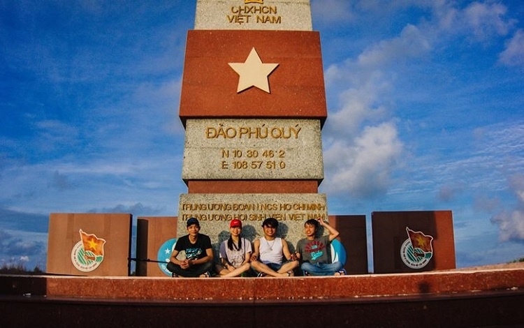 Cột cờ Phú Quý
