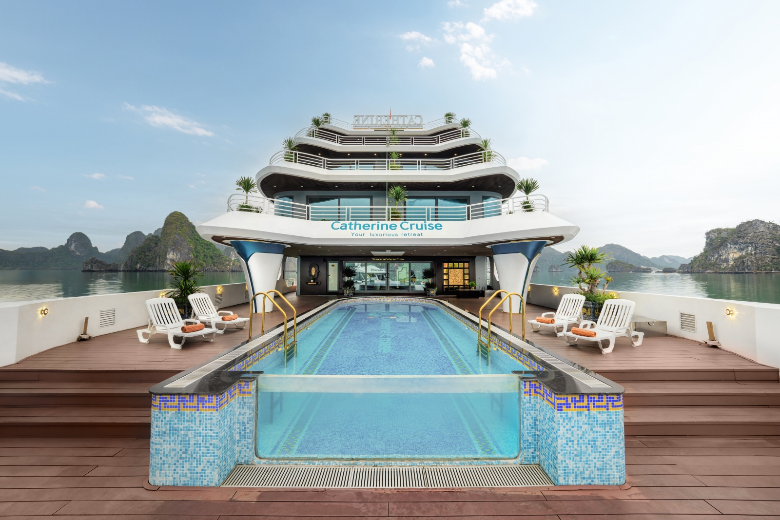 Du thuyền 6 sao Catherine Cruises