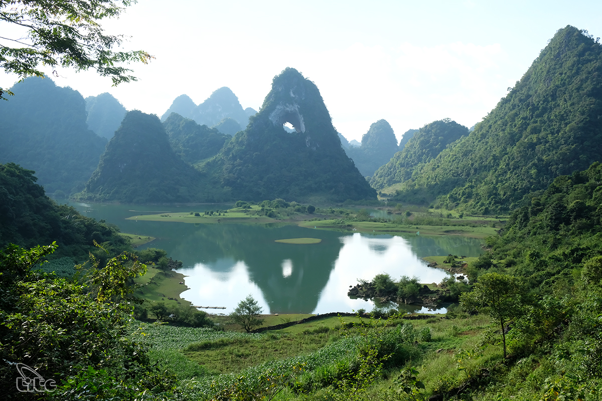 Núi mắt thần Cao Bằng