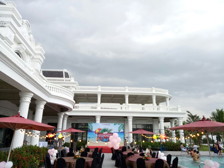Paradise hotel