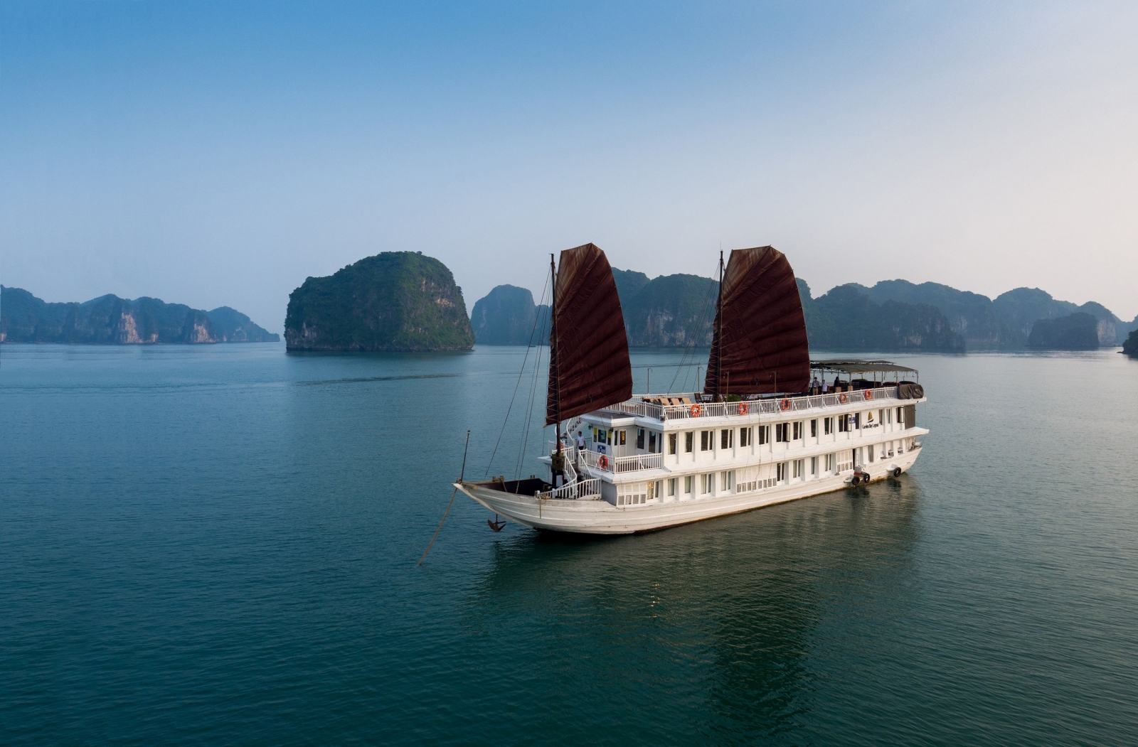 du thuyền bái tu long Gardenbay cruise