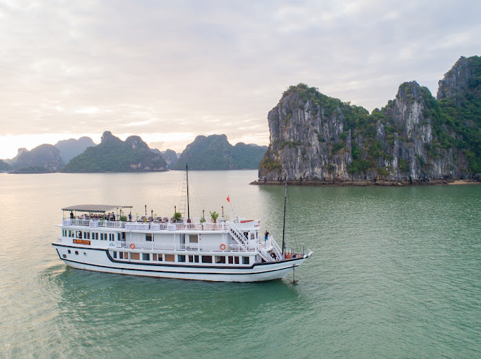 Du thuyền Hạ Long Ruby Cruise